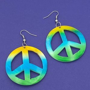 🍀 Peace Sign Multicolor Painted Shell Dangle Earrings